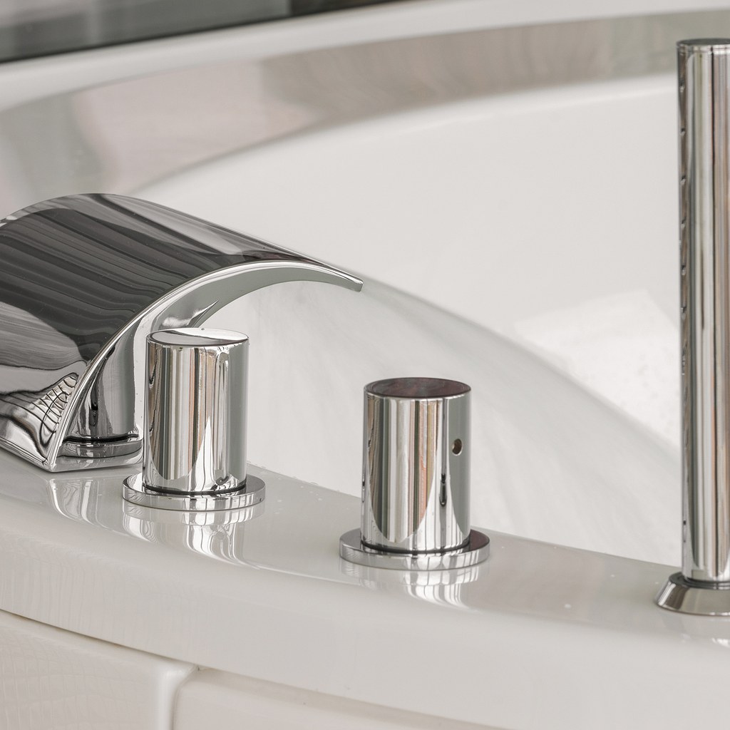 Walk-In Tubs factors image